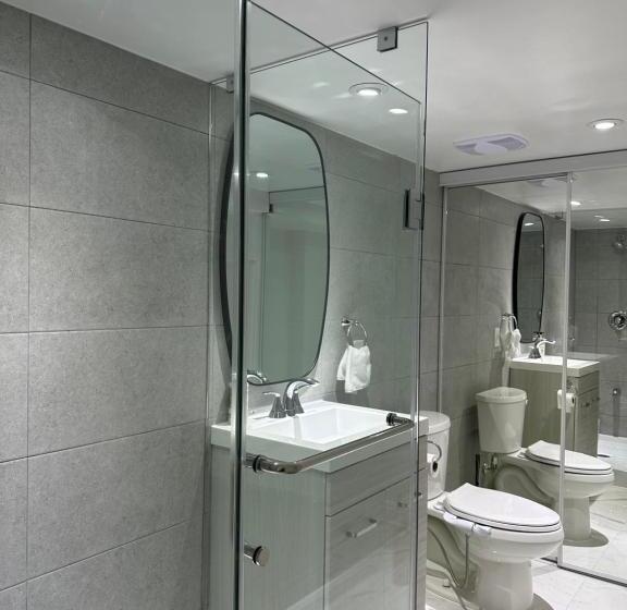 Pensionat Double Bedroom On Up Or 3 Bedrooms In Basement Near Eglinton Subway Station