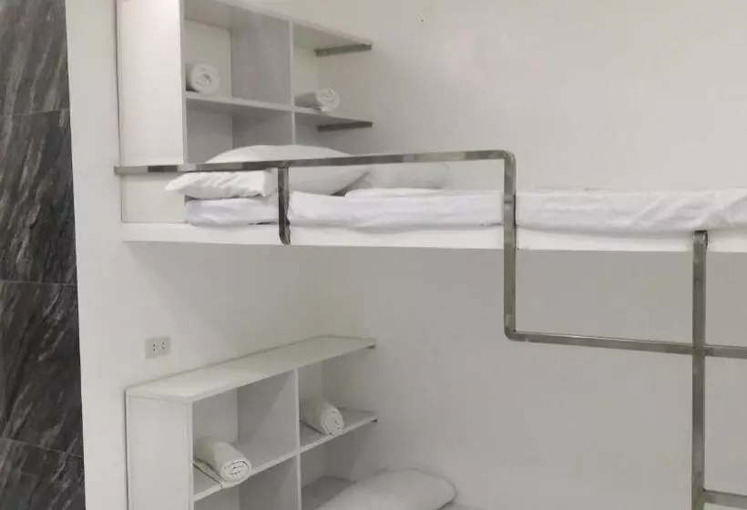 Ervoruto Hostel 23 Makati