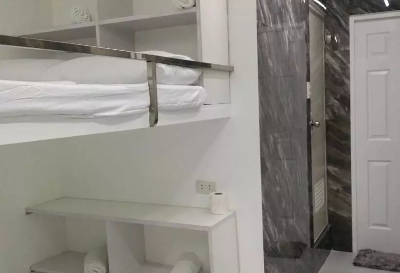Ervoruto Hostel 23 Makati