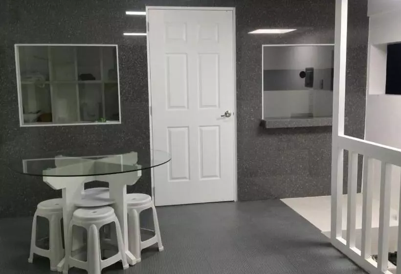Ervoruto Hostel 23 Makati