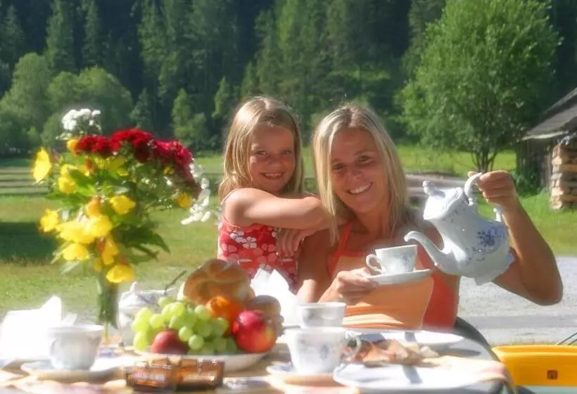 ユースホステル Gasthof Schütthof