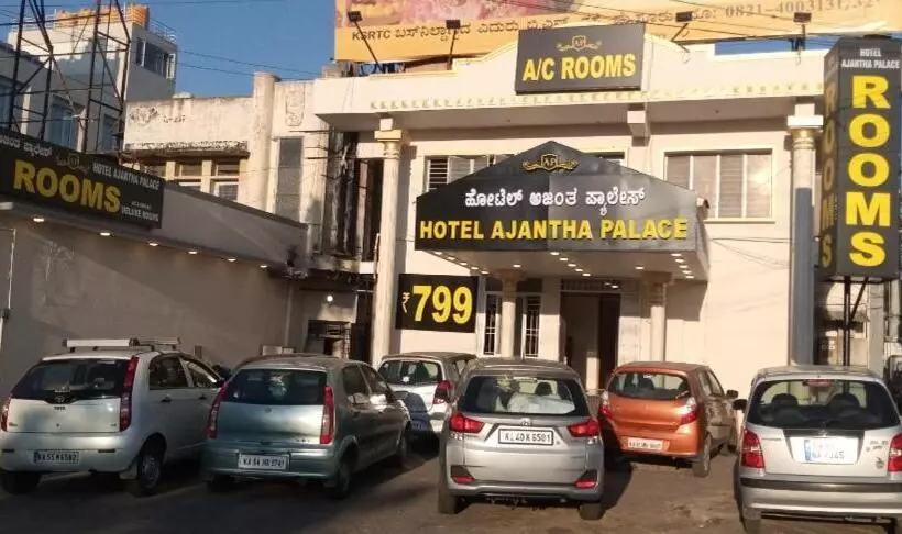 ホテル Ajantha Palace