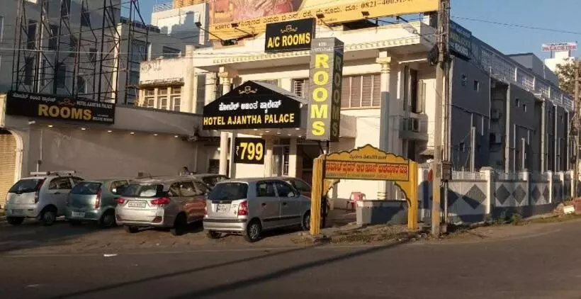 ホテル Ajantha Palace