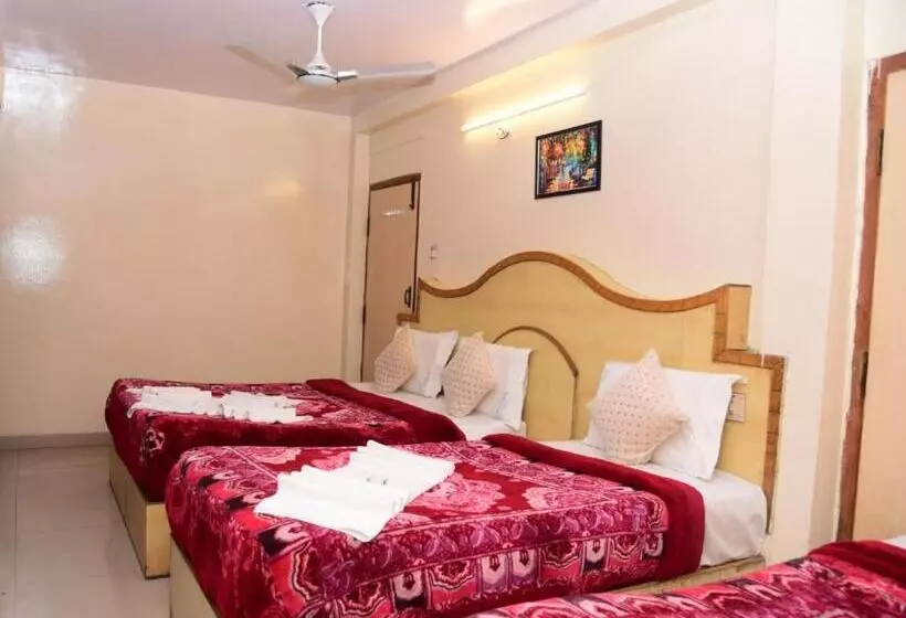 ホテル Ajantha Palace