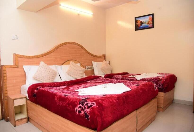 ホテル Ajantha Palace