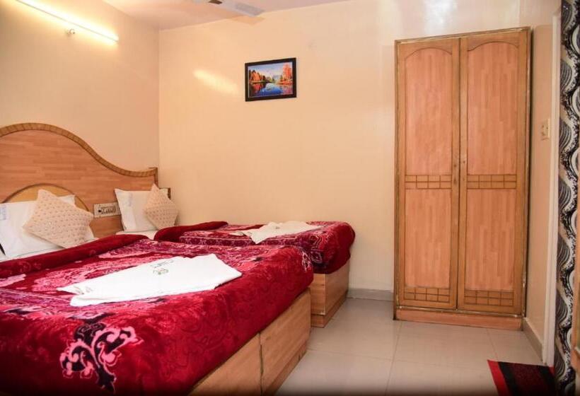 ホテル Ajantha Palace