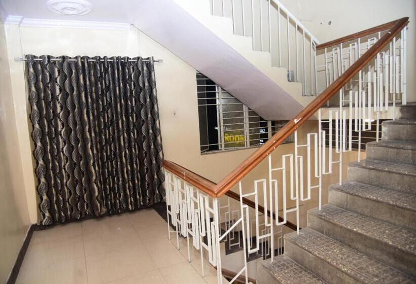 ホテル Ajantha Palace