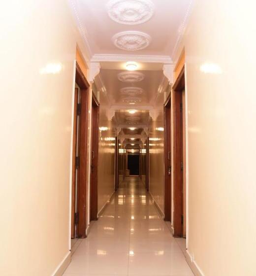 ホテル Ajantha Palace