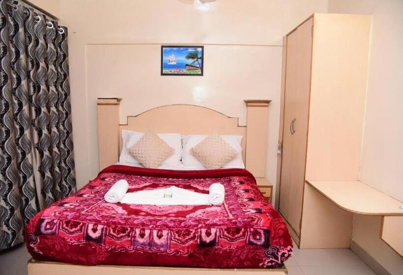 ホテル Ajantha Palace