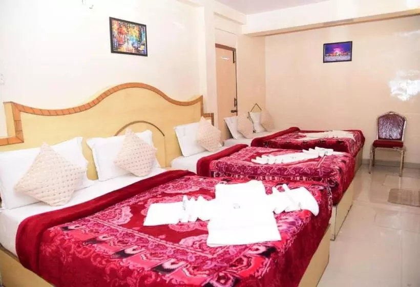 ホテル Ajantha Palace