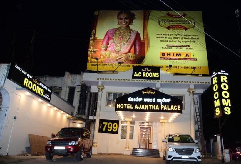 ホテル Ajantha Palace