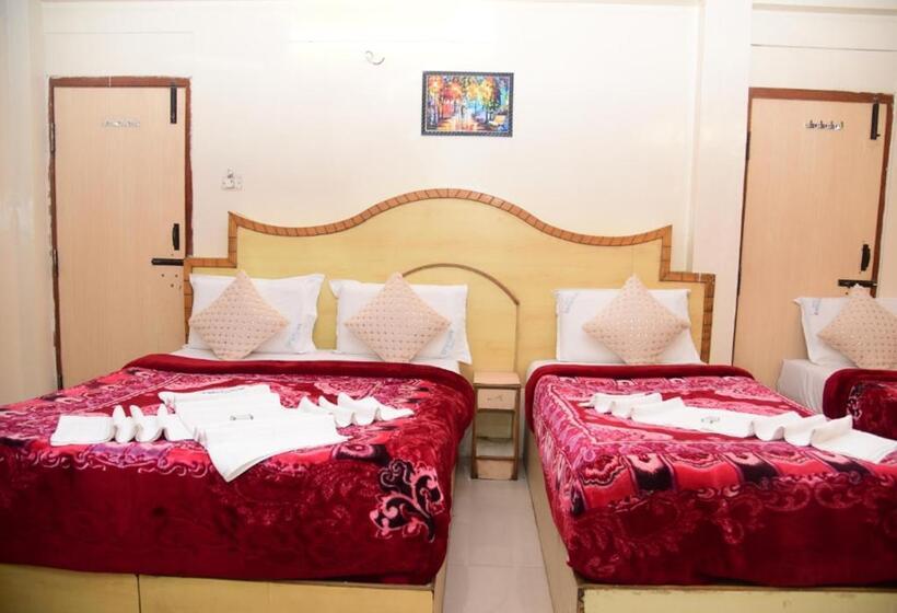 ホテル Ajantha Palace