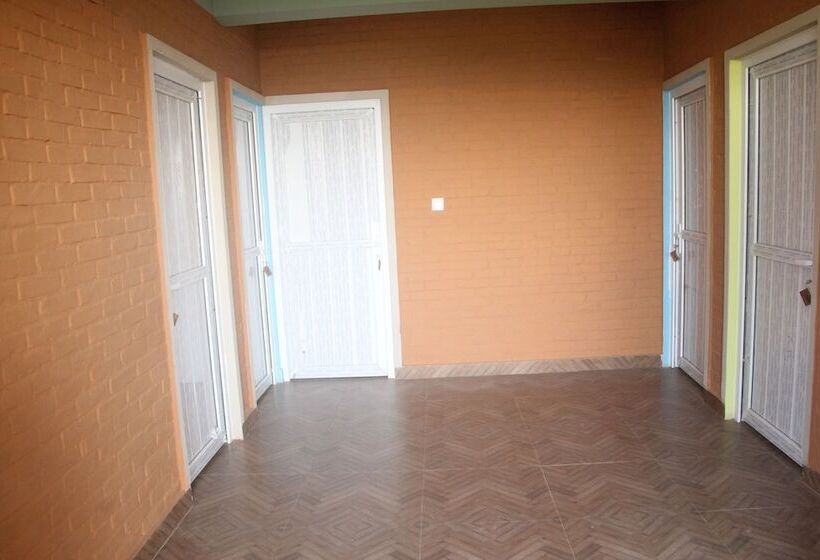 هتل Indralok Villa & Restaurant Begnas Lake