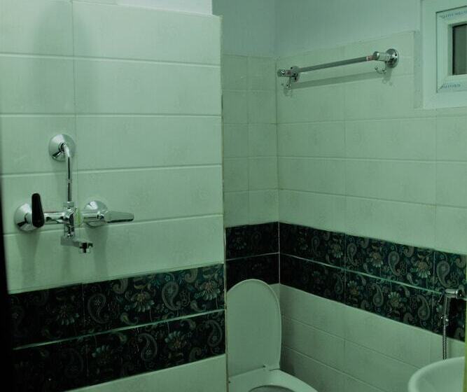 هتل Indralok Villa & Restaurant Begnas Lake