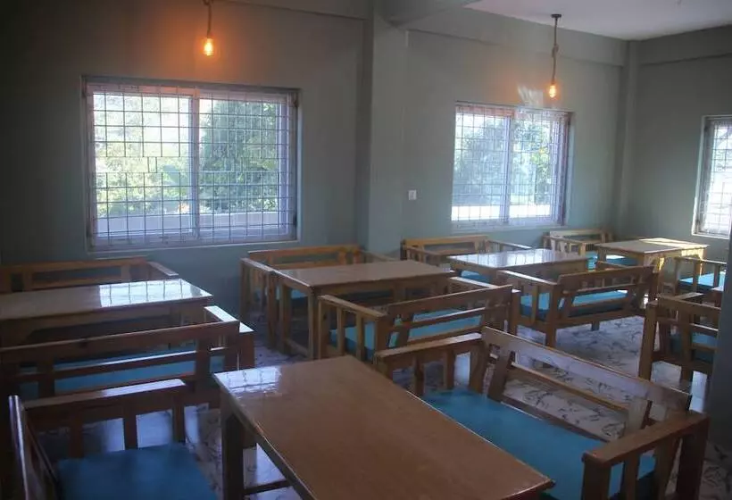 هتل Indralok Villa & Restaurant Begnas Lake
