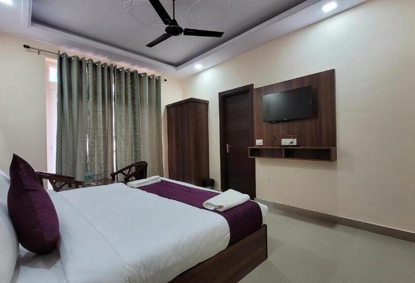 فندق Keshav Nandan By The Shivaay