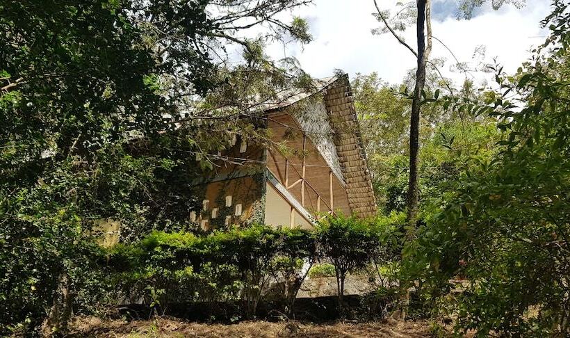 בית מלון כפרי Meru Mbega Lodge