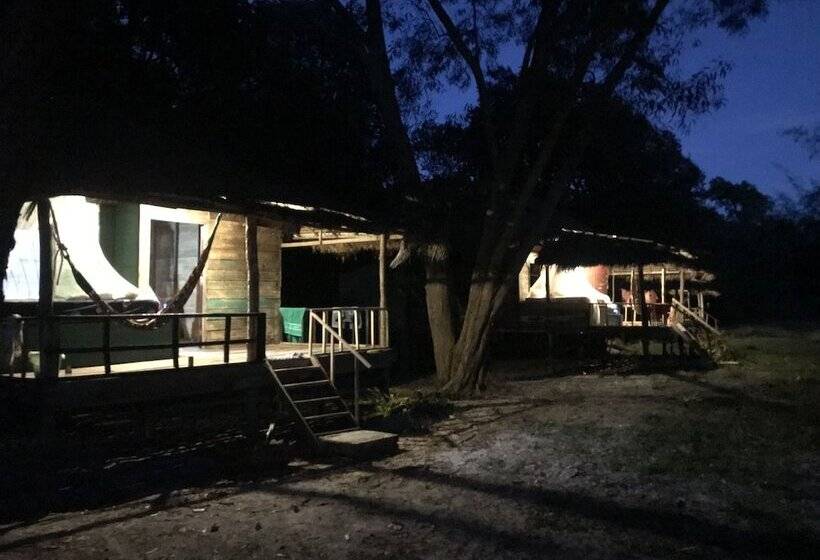 בית מלון כפרי Naks Shack