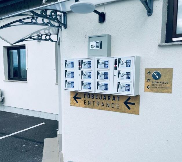 ホテル Panzió Route 87