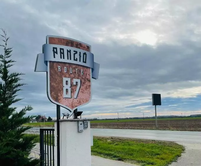 ホテル Panzió Route 87