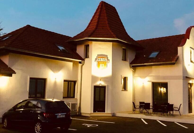 ホテル Panzió Route 87