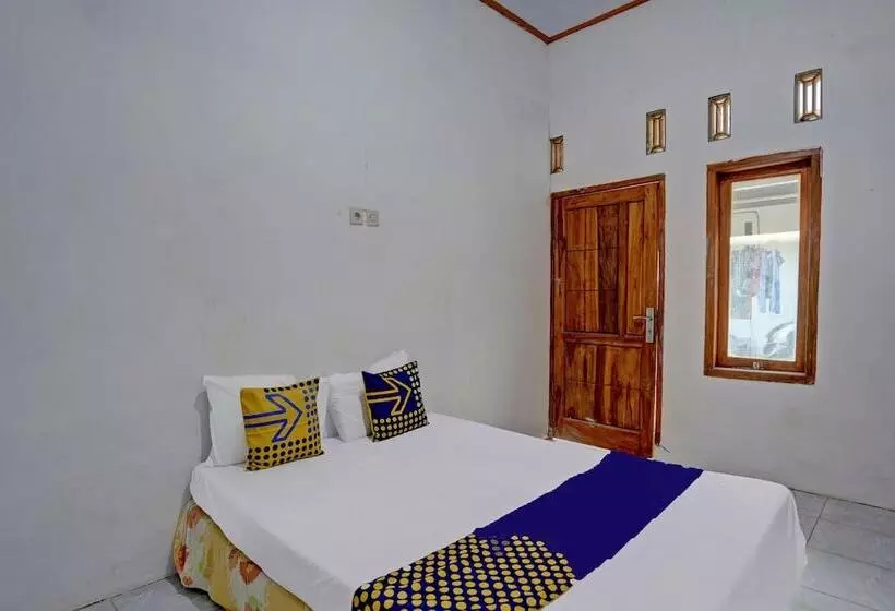 Hotelli Raya Guest House Syariah By Oyo