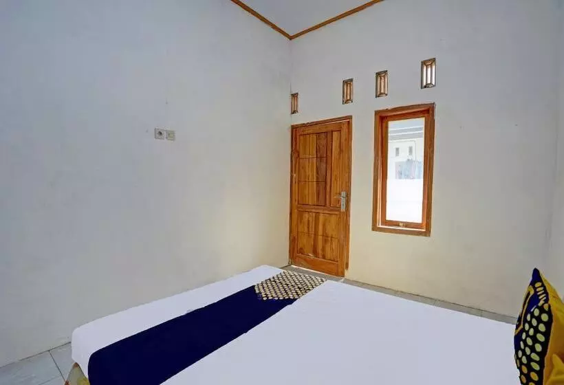 Hotelli Raya Guest House Syariah By Oyo