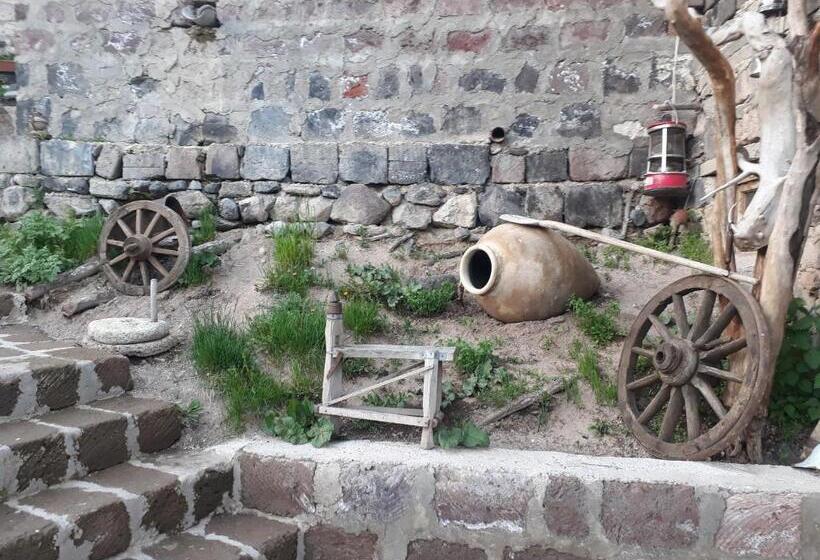 پانسیون Aghveran Eco Guest House