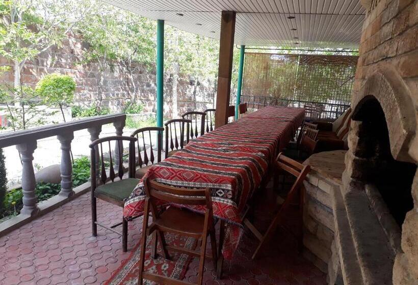 پانسیون Aghveran Eco Guest House