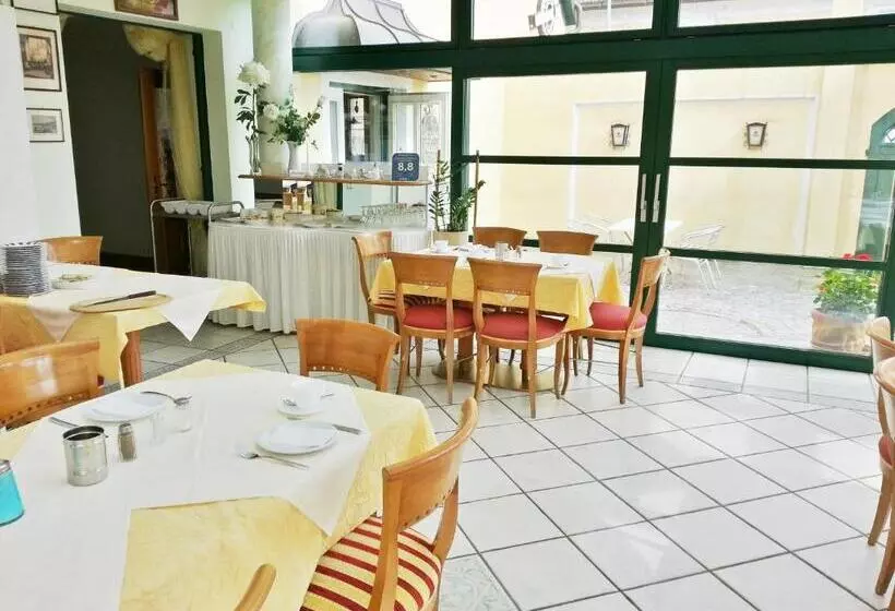 Majatalo Gästehaus Zur Weißen Rose