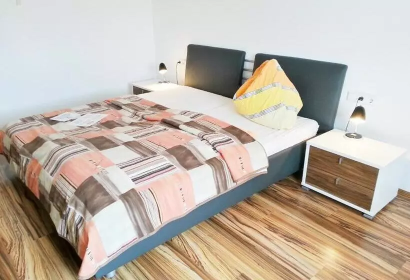 Majatalo Gästehaus Zur Weißen Rose