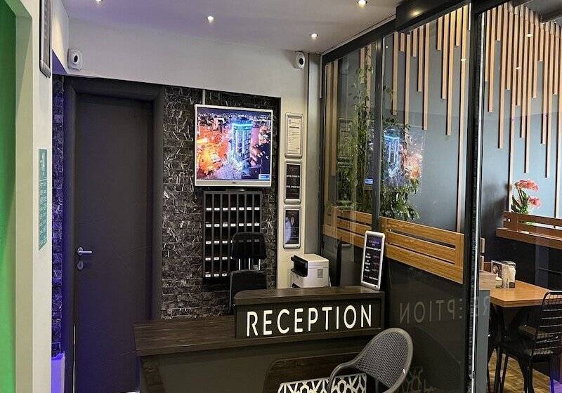 اقامتگاه Nirvana Boutique House