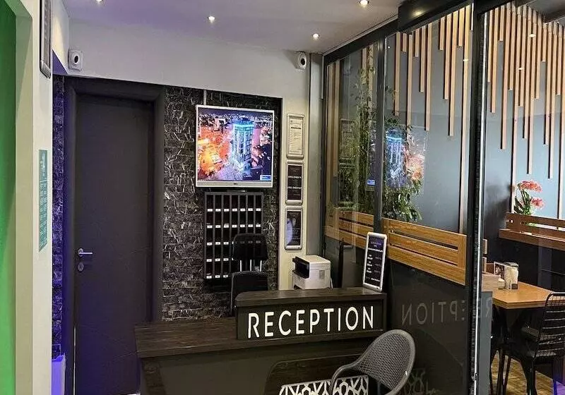 اقامتگاه Nirvana Boutique House