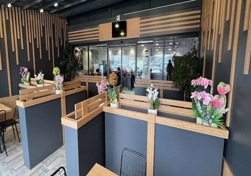 اقامتگاه Nirvana Boutique House