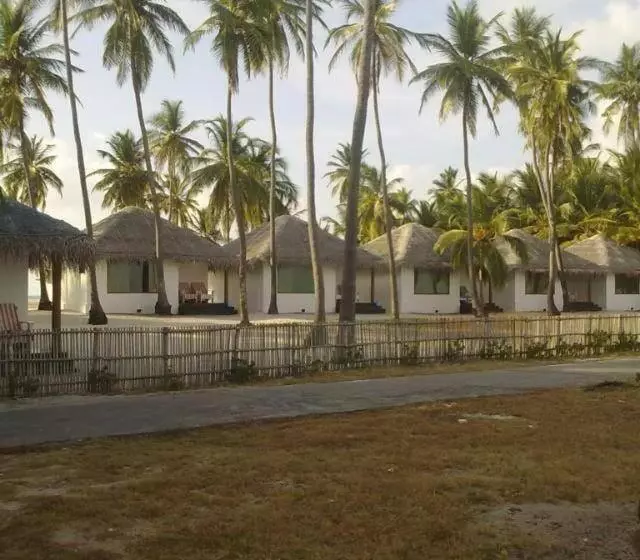 リゾートホテル Flyzone Seashell Cottages Only For Indian Nationals With Valid Entry Permit
