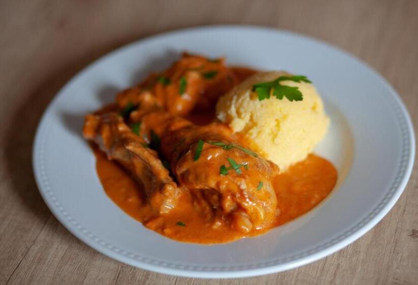 استراحتگاه Pensiunea Marea Alpina, Maramures