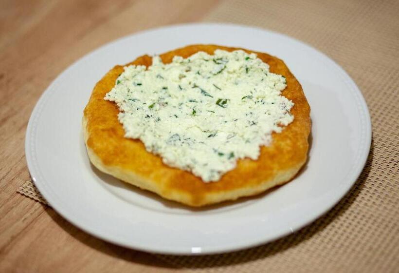 استراحتگاه Pensiunea Marea Alpina, Maramures