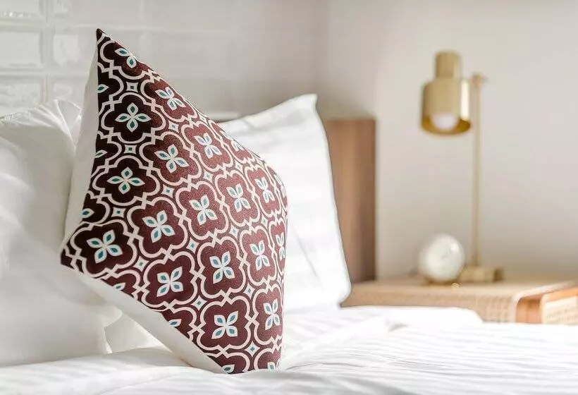 تختخواب و صبحانه H& Choco Style Inn
