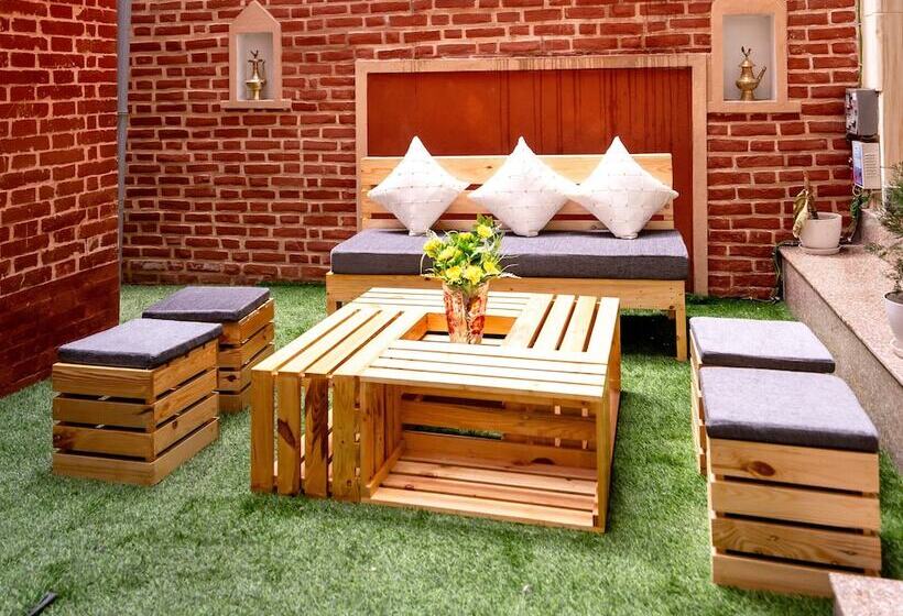 تختخواب و صبحانه Nyadha House