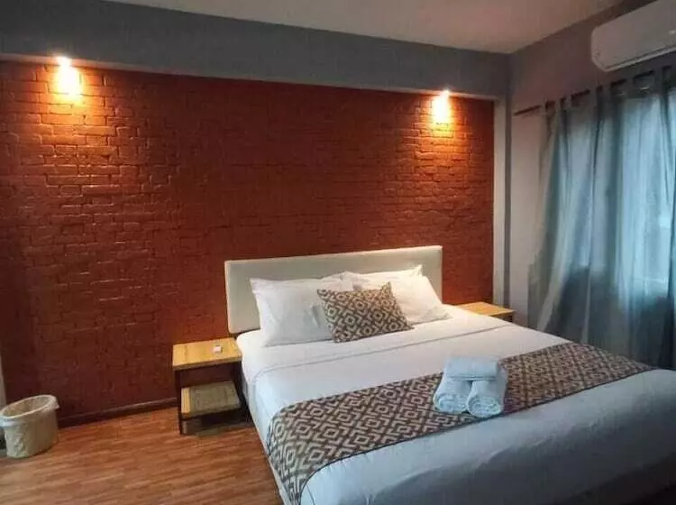 تختخواب و صبحانه Nyadha House