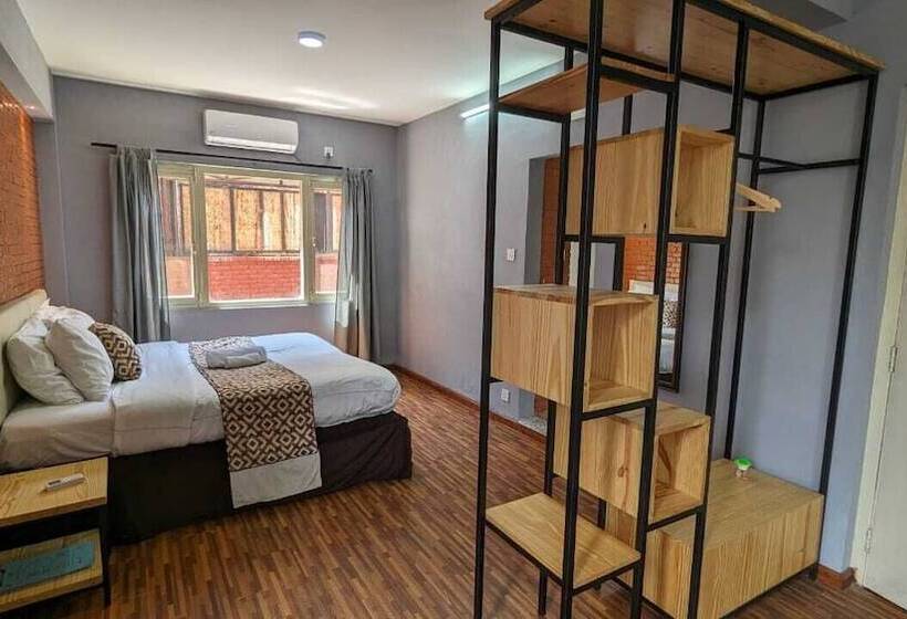 تختخواب و صبحانه Nyadha House