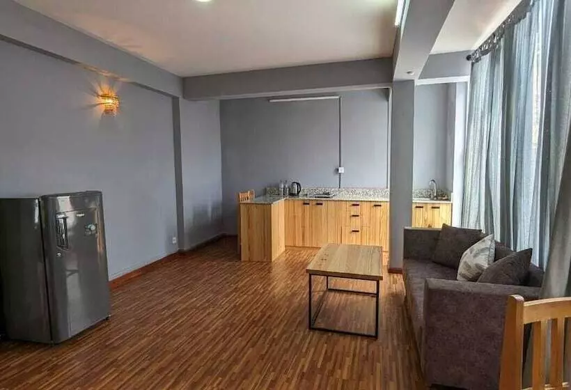 تختخواب و صبحانه Nyadha House