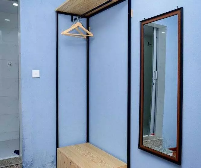 تختخواب و صبحانه Nyadha House