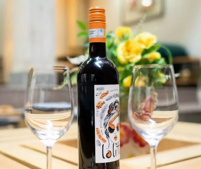 تختخواب و صبحانه Nyadha House