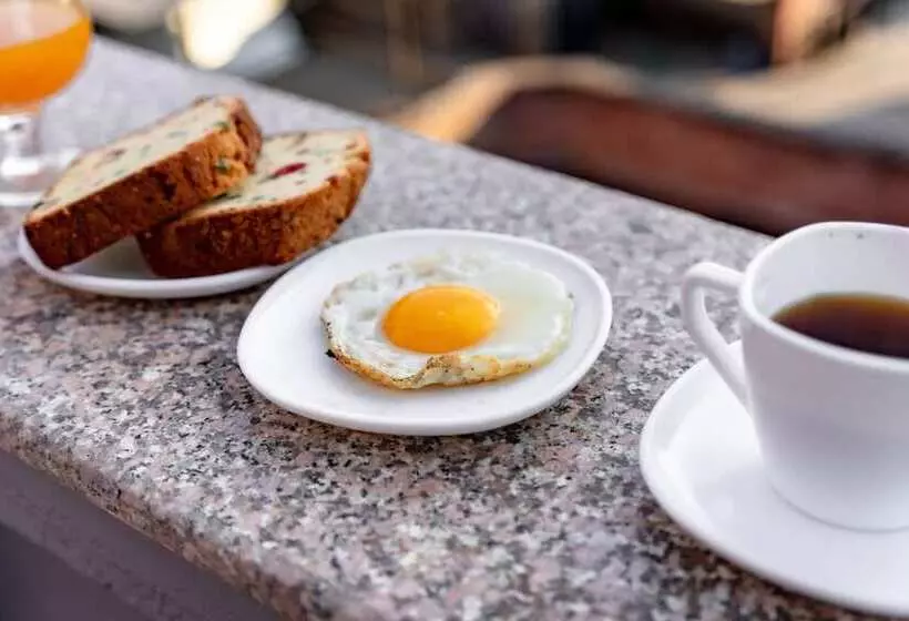 تختخواب و صبحانه Nyadha House