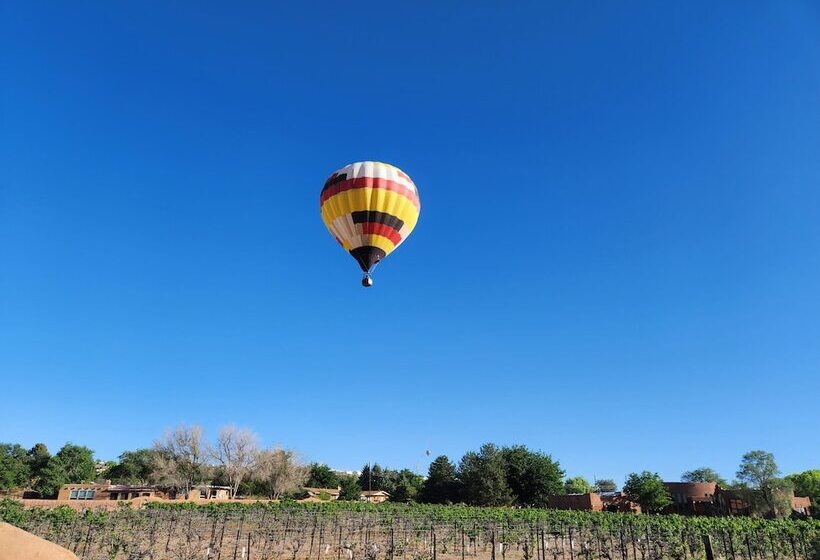 مبيت وإفطار Red Mountain Manor Vineyard And Guesthouse