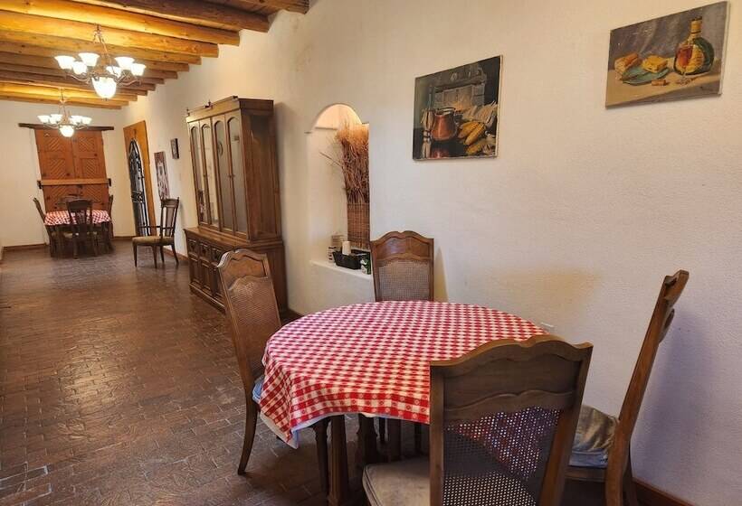 مبيت وإفطار Red Mountain Manor Vineyard And Guesthouse