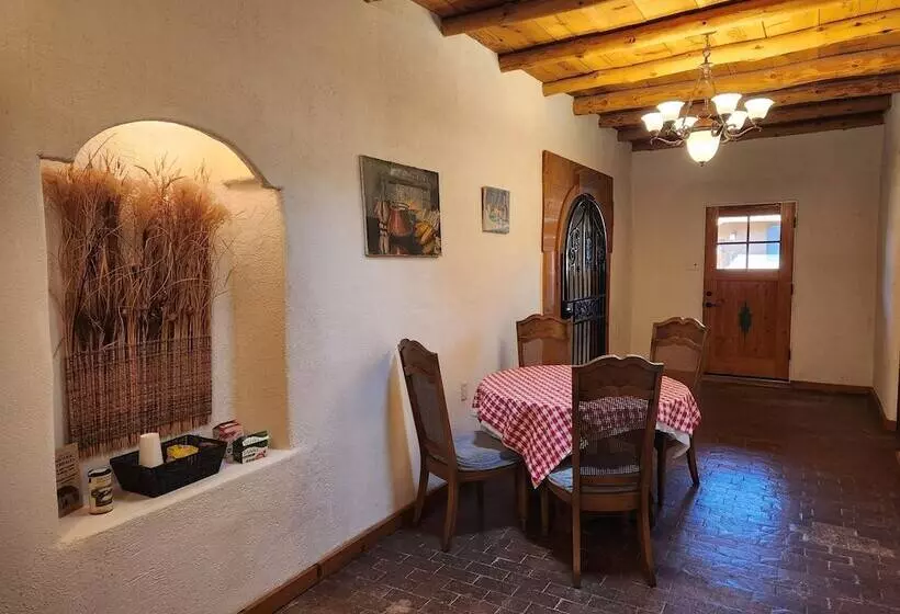 Aamiaismajoitus (B&B) Red Mountain Manor Vineyard And Guesthouse