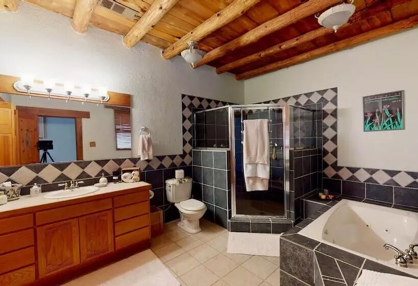 Aamiaismajoitus (B&B) Red Mountain Manor Vineyard And Guesthouse