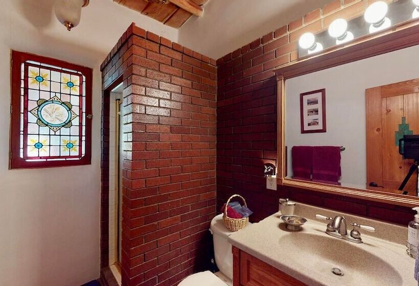 مبيت وإفطار Red Mountain Manor Vineyard And Guesthouse